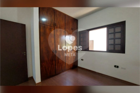 Casa à venda com 3 quartos, sendo 1 suíte, no condomínio Eldourado, São José dos Campos - SP