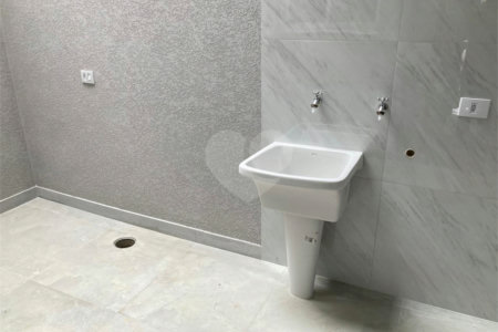 Sobrado à venda com 3 quartos, sendo 1 suíte,  em Jardim Alzira, São Paulo, SP