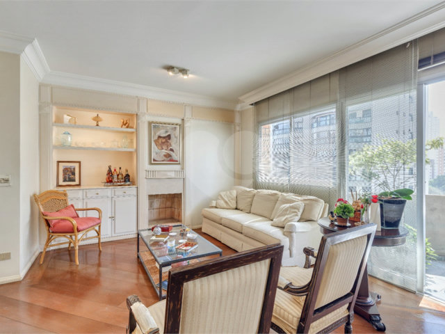 Apartamento à venda com 3 suítes em Campo Belo, São Paulo, SP