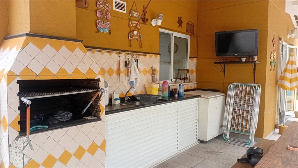 Casa à venda com 4 quartos, sendo 2 suítes, no condomínio Canamari, São Paulo - SP