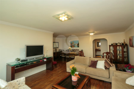 Apartamento à venda com 4 quartos, sendo 1 suíte, em Alto da Boa Vista, São Paulo, SP