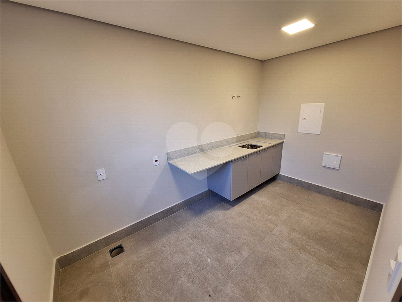 Casa à venda com 3 suítes no condomínio Alphaville Castelo, Itu - SP