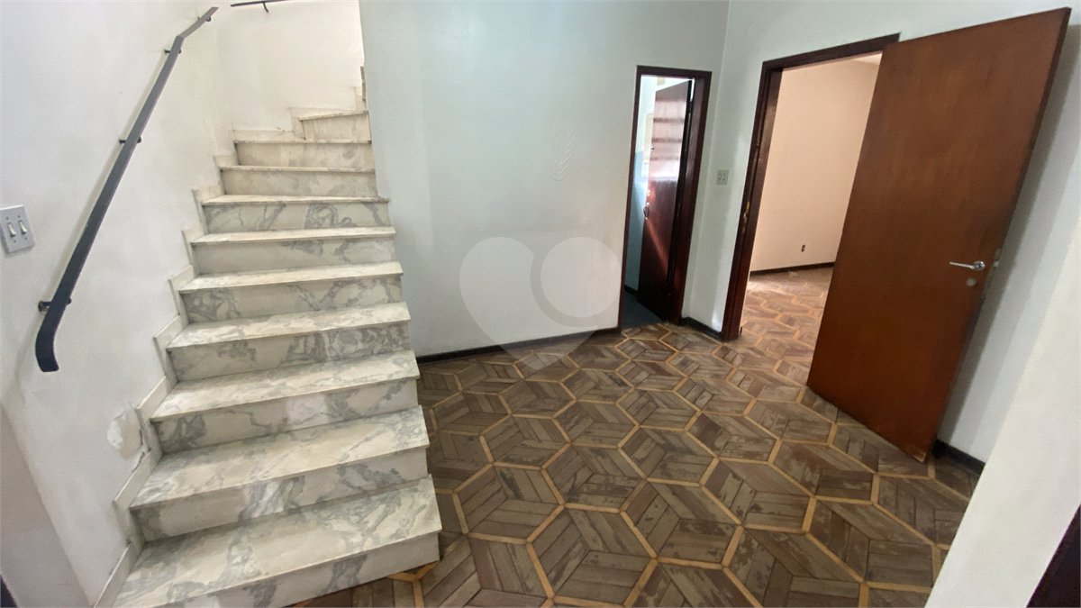 Sobrado à venda ou para alugar com 4 quartos, sendo 1 suíte,  em Parque Colonial, São Paulo, SP