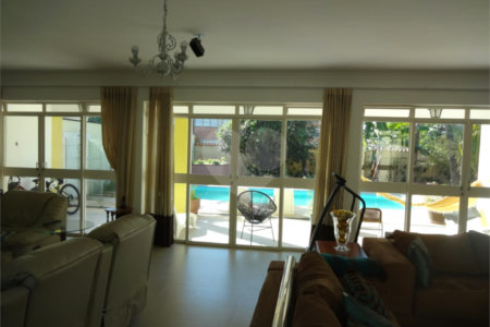 Casa à venda com 5 quartos, sendo 2 suítes,  em Vila Oliveira, Mogi das Cruzes, SP
