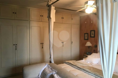 Casa à venda com 5 quartos, sendo 2 suítes,  em Jardim Everest, São Paulo, SP