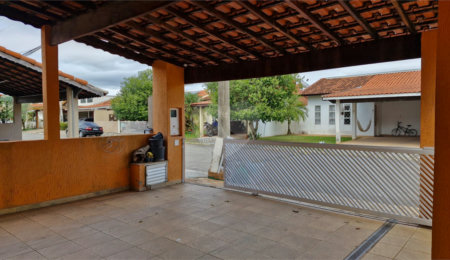 Casa para alugar com 3 quartos, sendo 1 suíte,  no condomínio Santa Mônica, Atibaia - SP