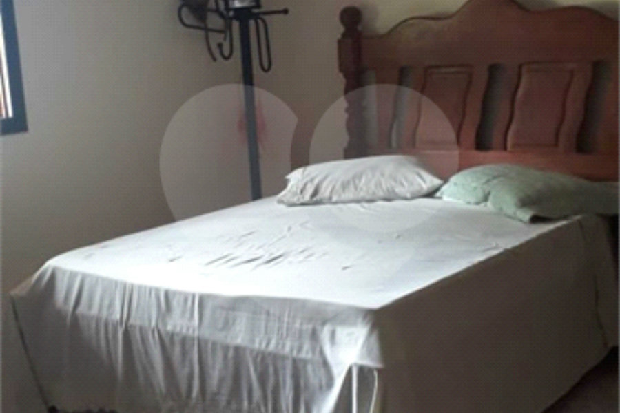Casa à venda com 4 quartos, sendo 2 suítes, no condomínio Gleba II, Mairiporã - SP