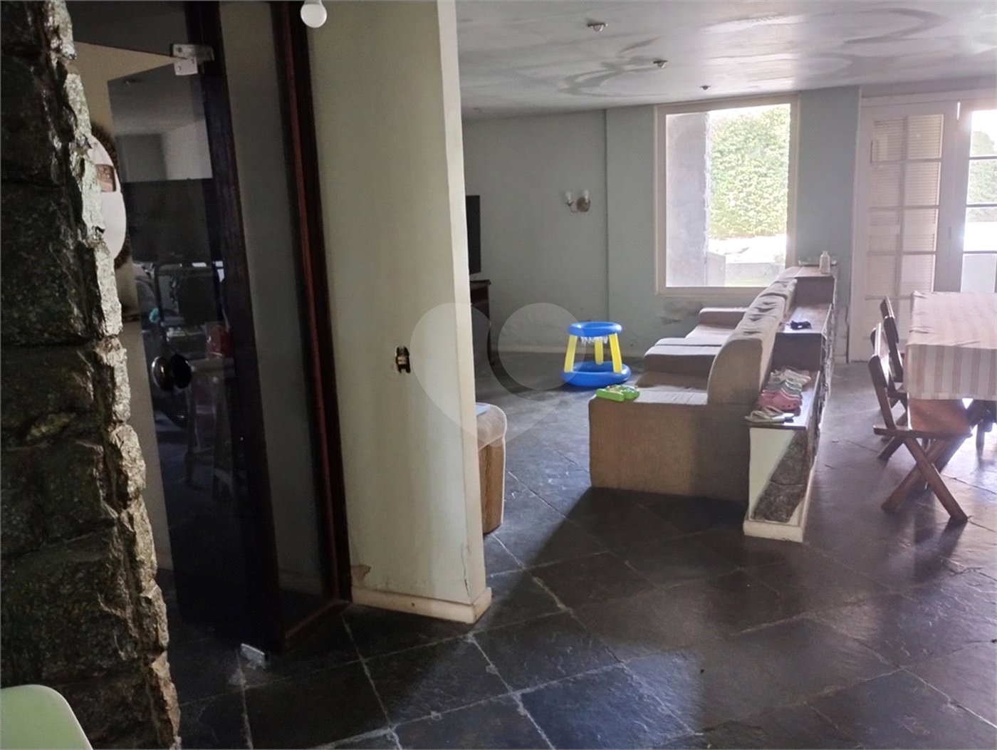 Casa à venda com 5 quartos, sendo 3 suítes, no condomínio Vilarejo, Rio de Janeiro - RJ