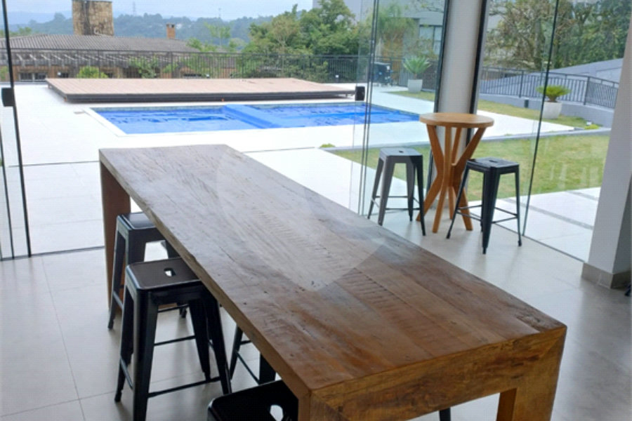 Casa à venda com 4 quartos, sendo 2 suítes, no condomínio Alpes da Cantareira, Mairiporã - SP