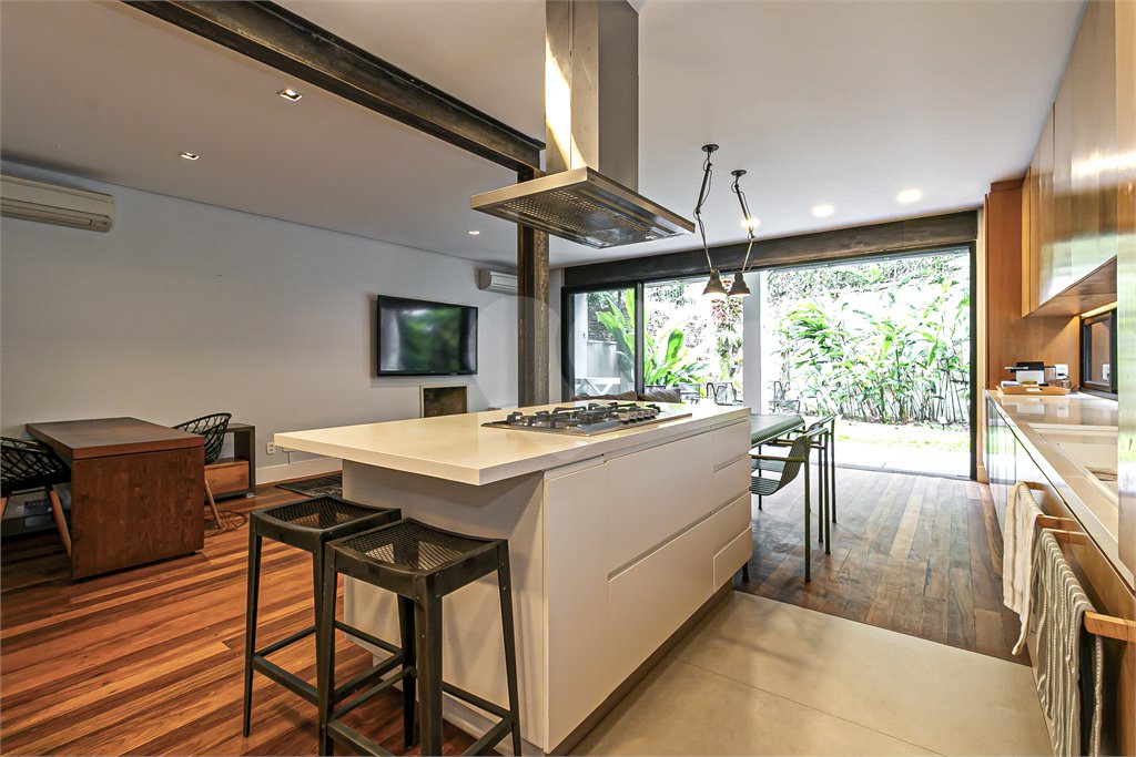 Casa à venda ou para alugar com 3 suítes no condomínio Palm Hill, São Paulo - SP
