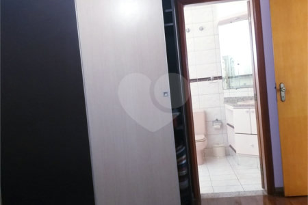 Casa à venda com 4 quartos, sendo 3 suítes, no condomínio Arujá 5, Arujá - SP