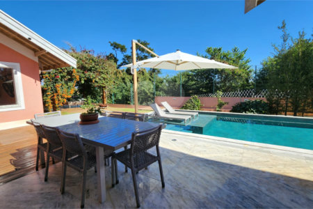 Casa à venda com 4 quartos, sendo 2 suítes, no condomínio Residencial Jardim Primavera, Louveira - SP