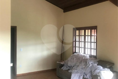 Casa à venda com 3 quartos, sendo 1 suíte,  no condomínio Marf II, Bom Jesus dos Perdões - SP