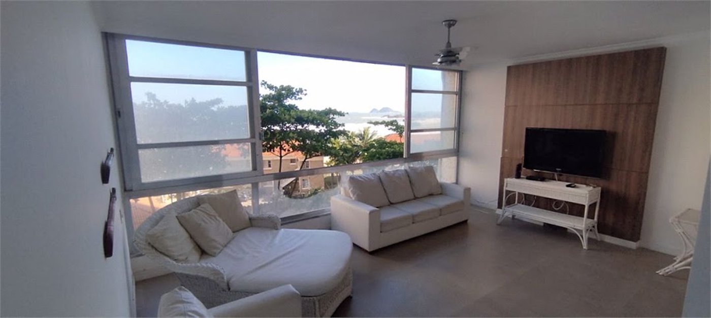 Apartamento Residencial à venda, Pitangueiras, Guarujá - AP0444.