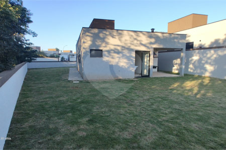 Casa à venda com 3 suítes no condomínio Reserva Ybyra, Atibaia - SP