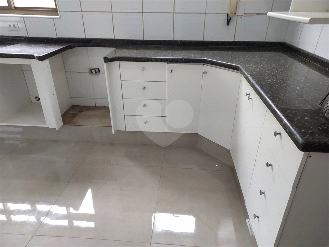 Sobrado à venda com 3 quartos, sendo 1 suíte,  em Jardim Regina, Indaiatuba, SP