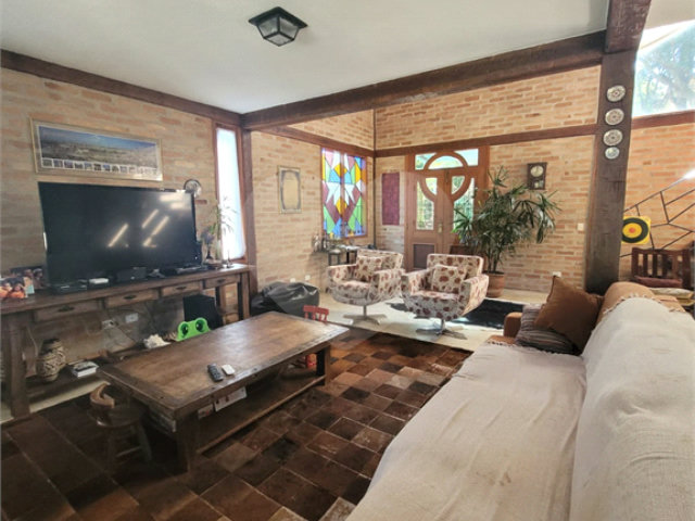 Casa à venda com 3 quartos, sendo 1 suíte,  no condomínio Residencial Bosque da Serra, Mairiporã - SP