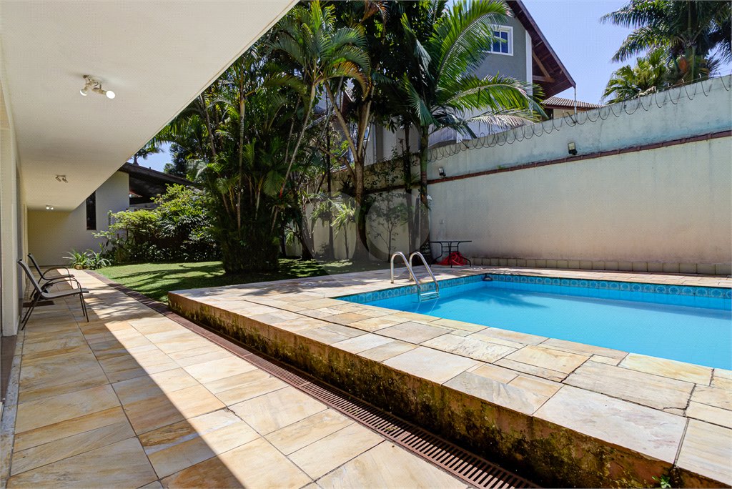 Casa Térrea à venda com 5 quartos, sendo 4 suítes, em Interlagos, São Paulo, SP