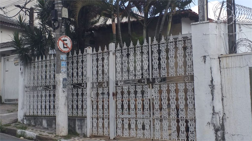 Casa à venda com 3 quartos, sendo 1 suíte,  no Centro, Poá, SP