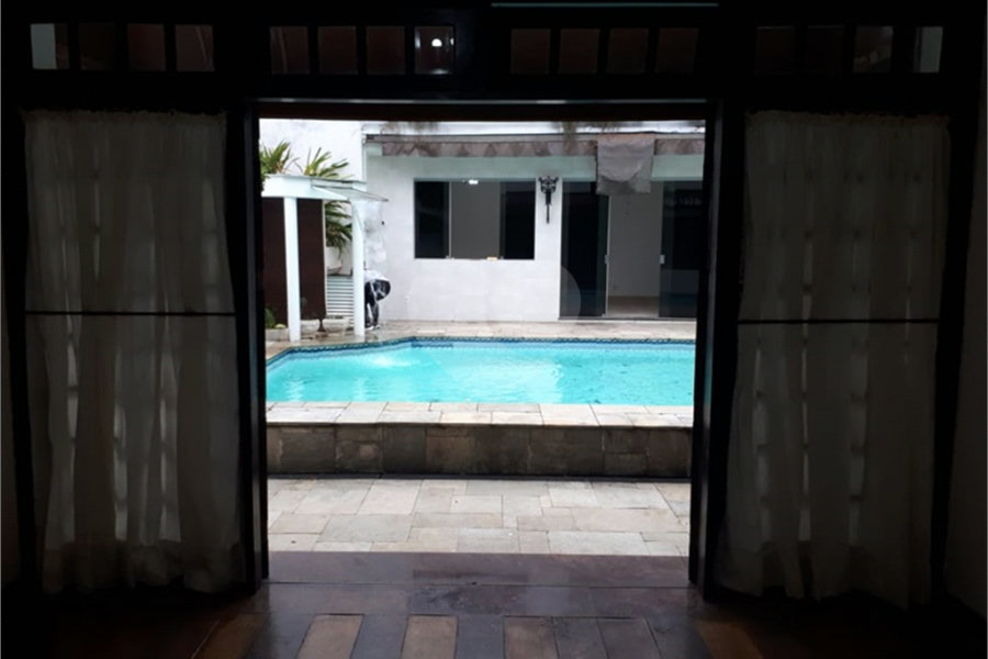Sobrado à venda com 5 quartos, sendo 3 suítes, em Tremembé, São Paulo, SP