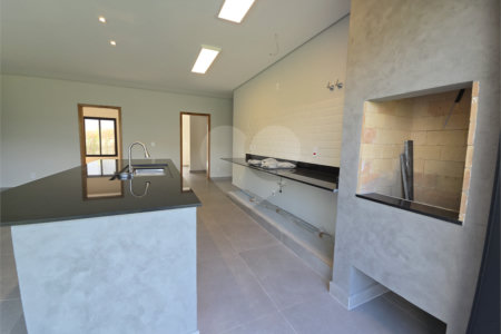 Casa à venda com 4 quartos, sendo 3 suítes, no condomínio Village Ipanema 2, Araçoiaba da Serra - SP