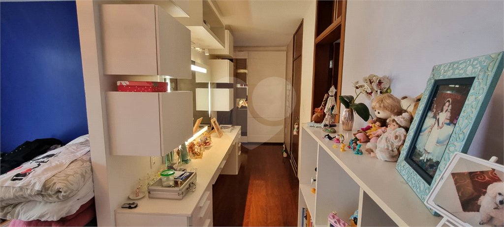 Casa à venda com 5 quartos, sendo 2 suítes, no condomínio Swiss Park, São Bernardo do Campo - SP