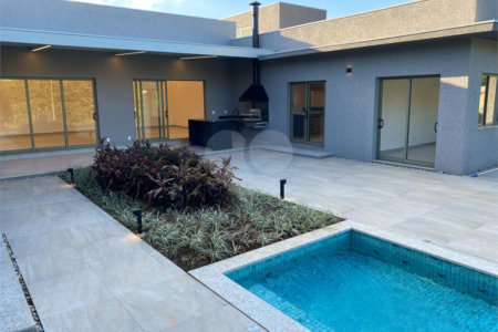 Casa à venda com 4 suítes no condomínio Primavera, Salto - SP
