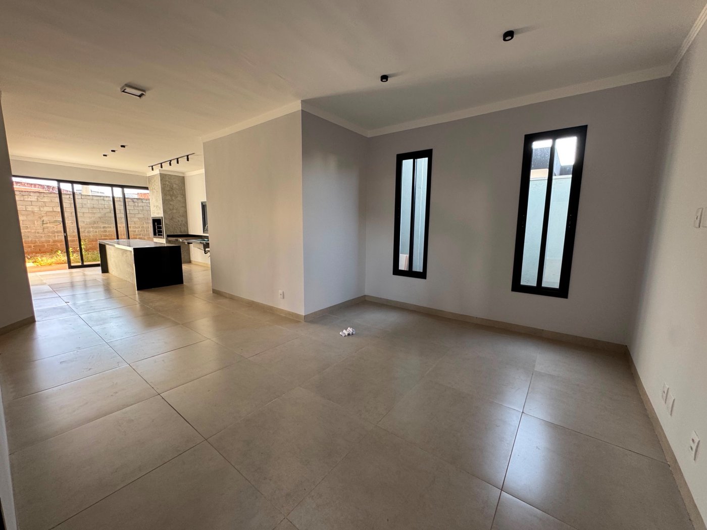 Casa à venda com 3 quartos, sendo 1 suíte,  em Residencial Costa Leste, Três Lagoas, MS