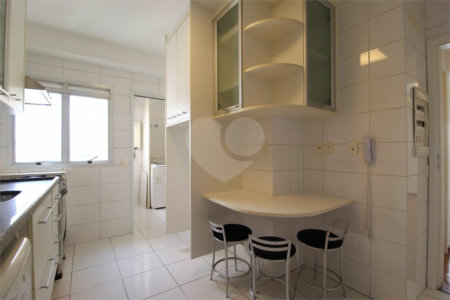 Apartamento à venda com 3 quartos, sendo 1 suíte,  em Vila Olímpia, São Paulo, SP