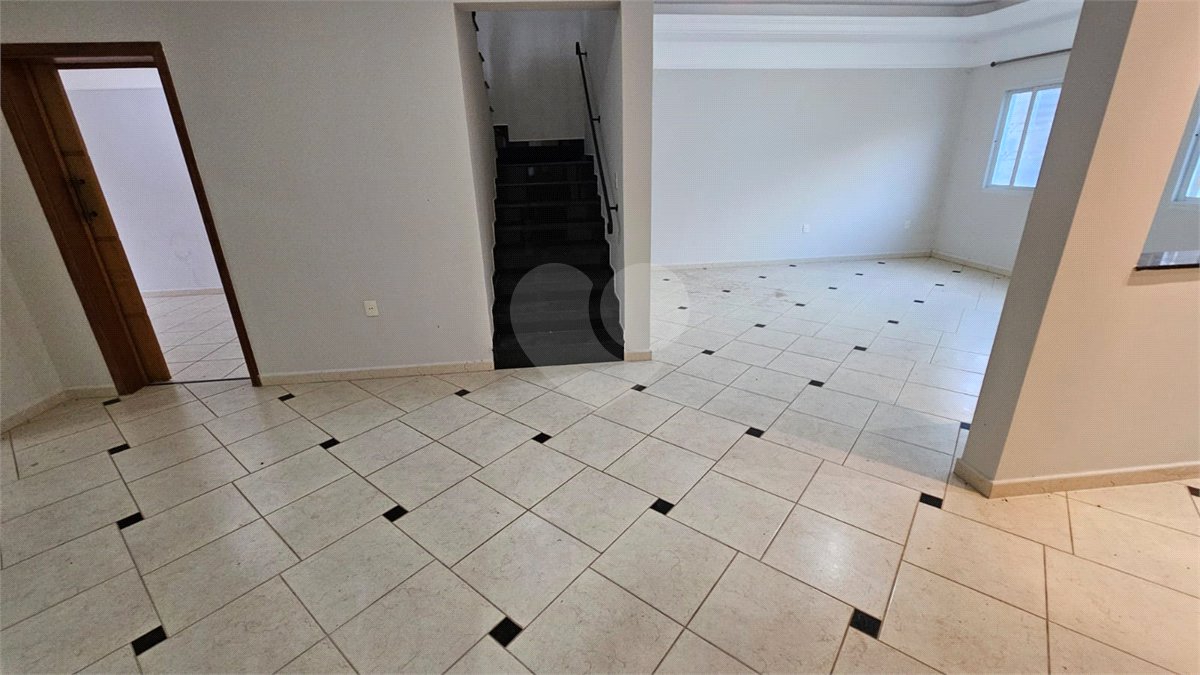 Casa para alugar com 4 quartos, sendo 2 suítes, no condomínio Portal de Itaici, Indaiatuba - SP