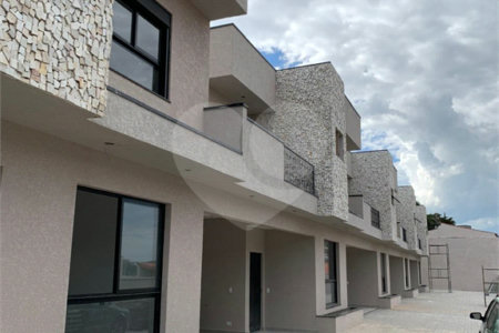 Casa à venda com 3 suítes no condomínio Residencial Celina, Atibaia - SP