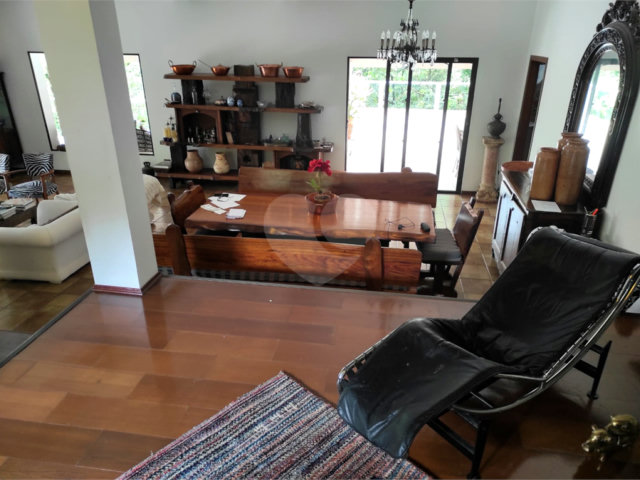 Sobrado à venda com 3 quartos, sendo 1 suíte,  em Serra da Cantareira, Mairiporã, SP