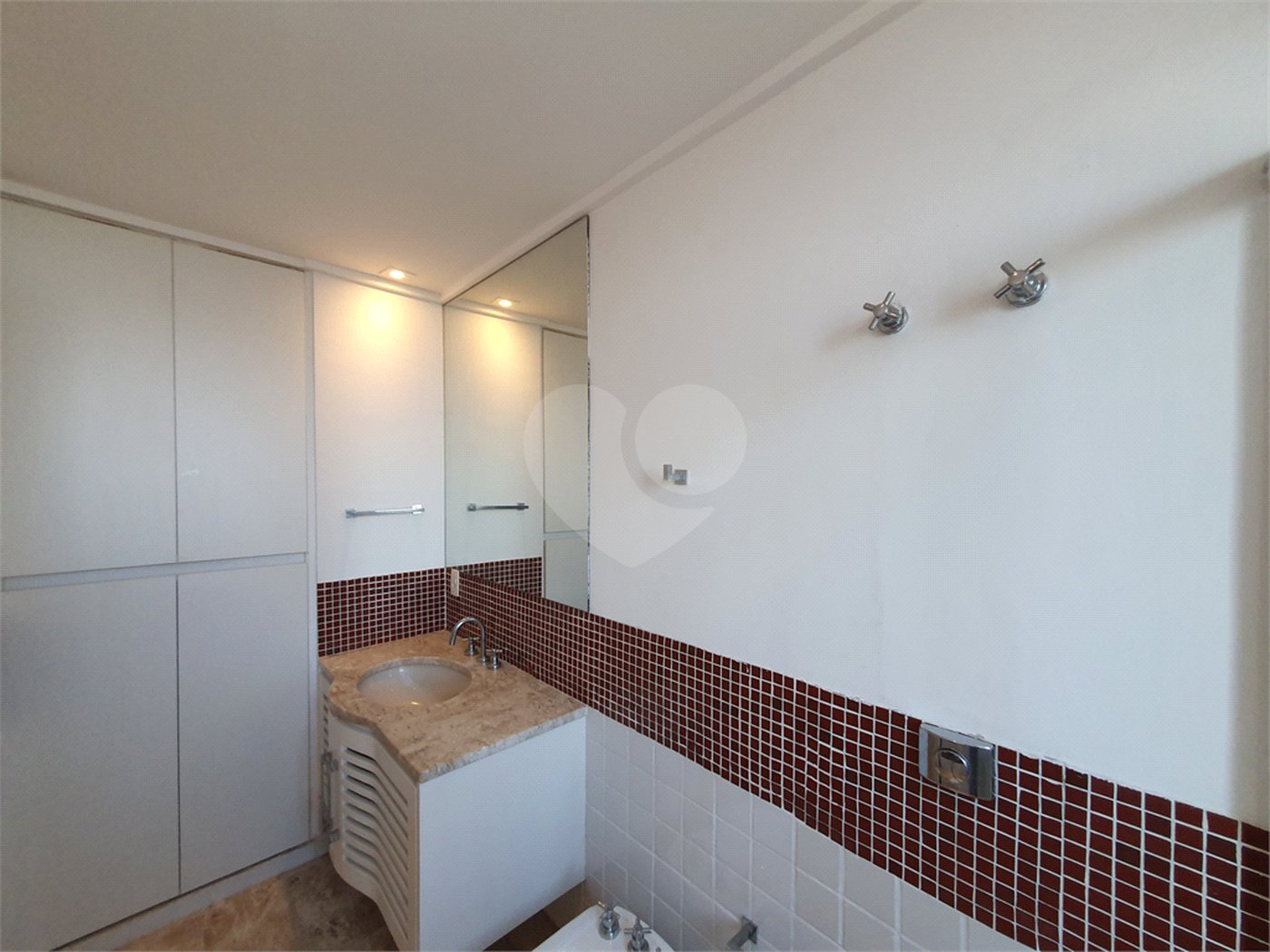 Apartamento à venda com 3 quartos, sendo 2 suítes, em Alto da Boa Vista, São Paulo, SP