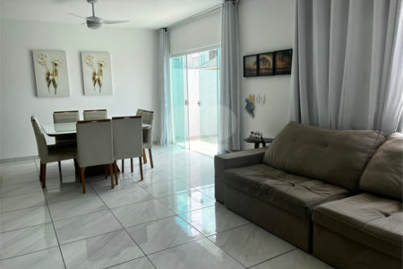 Casa à venda com 4 quartos, sendo 2 suítes, em Peró, Cabo Frio, RJ