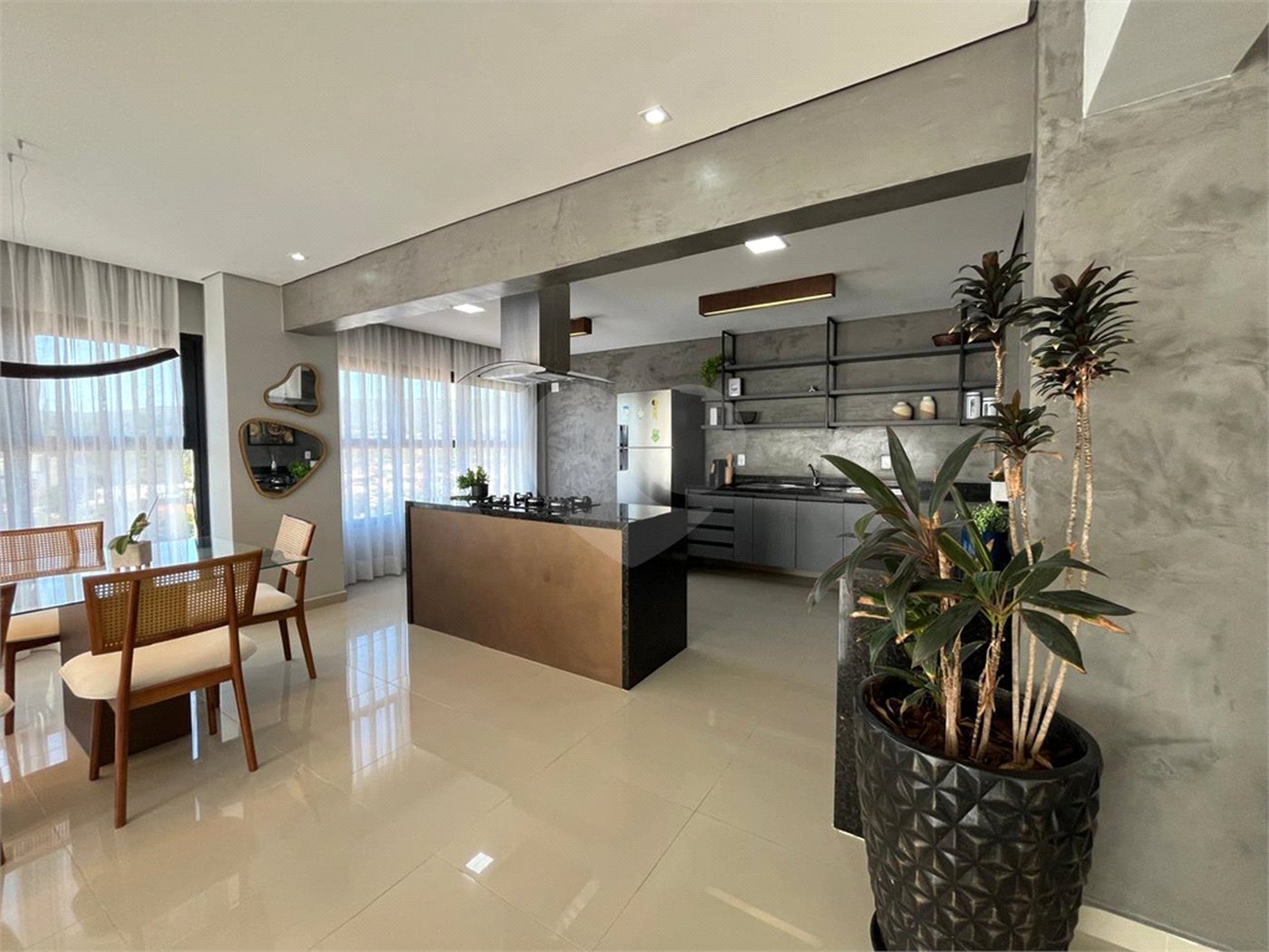 Apartamento à venda ou para alugar com 2 suítes em Atibaia Jardim, Atibaia, SP