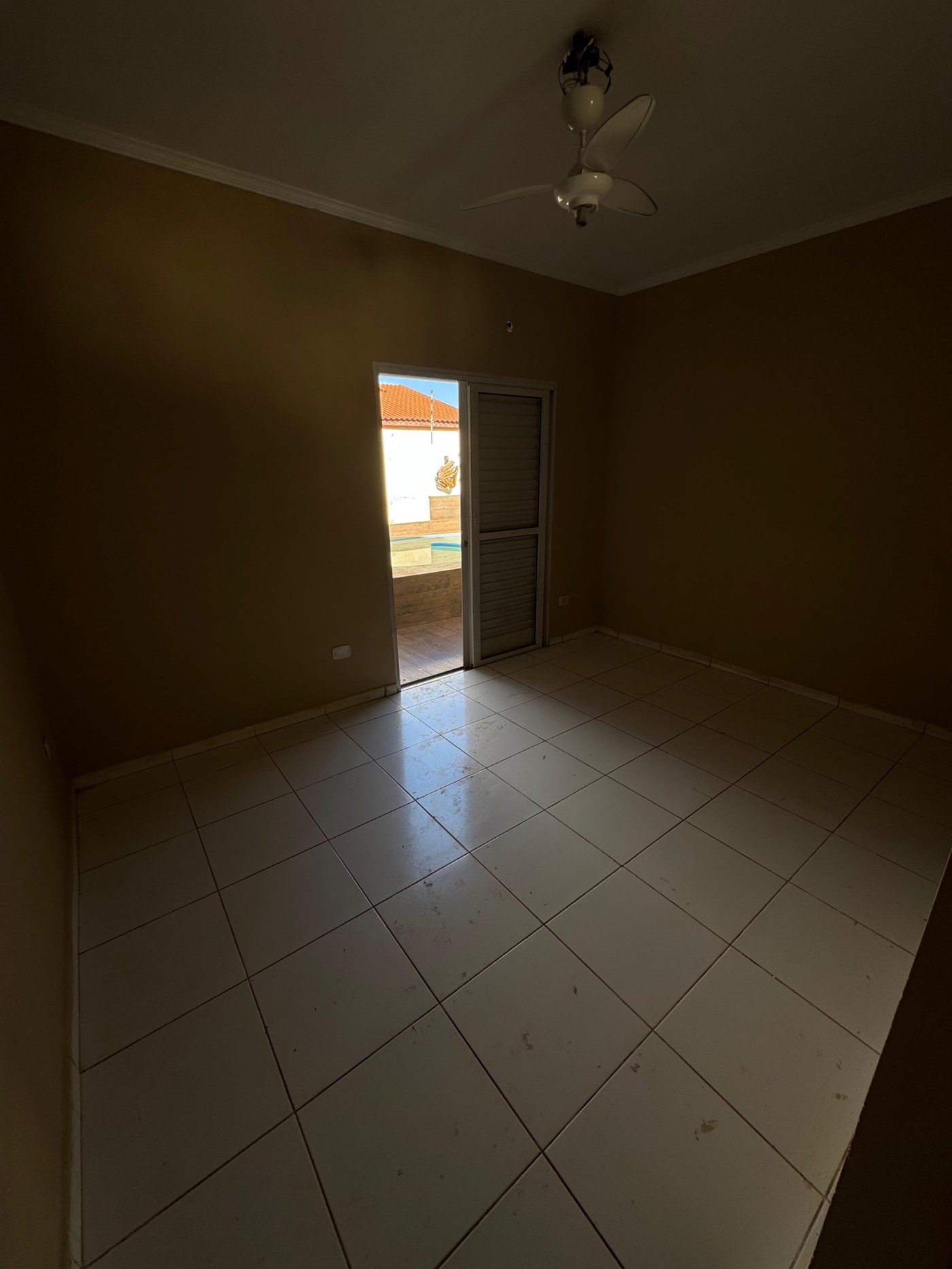 Casa para alugar com 3 quartos, sendo 1 suíte,  em Santa Luzia, Três Lagoas, MS
