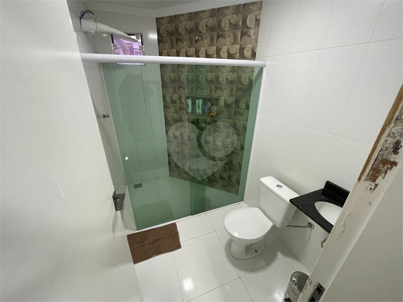Casa à venda com 4 quartos, sendo 1 suíte, no condomínio Horto Florestal II, Sorocaba - SP