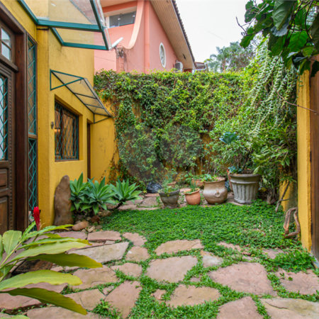 Casa à venda com 3 quartos, sendo 1 suíte,  no condomínio Jardim Hipico, São Paulo - SP