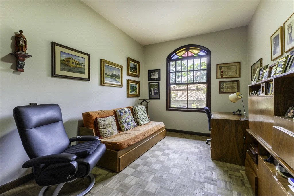 Casa à venda com 4 quartos, sendo 2 suítes, em Jardim Leonor, São Paulo, SP