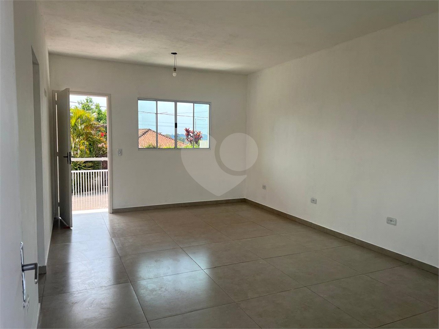 Casa à venda com 2 quartos, sendo 1 suíte, em Vila Vilma (mailasqui), São Roque, SP