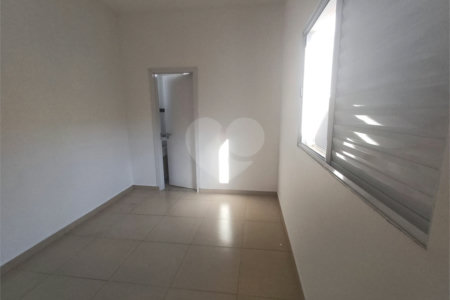 Casa à venda com 3 quartos, sendo 2 suítes, no condomínio Sollaris, Araraquara - SP