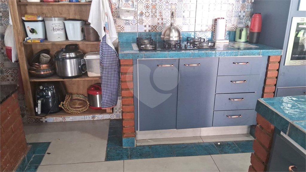 Casa à venda com 5 quartos, sendo 1 suíte, no condomínio Village da Serra, Araçoiaba da Serra - SP