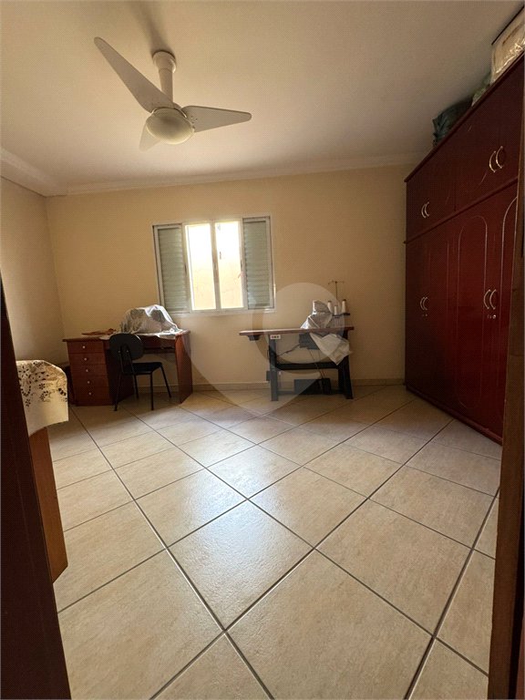Casa à venda com 4 quartos, sendo 1 suíte, em Vila Henrique, Salto, SP