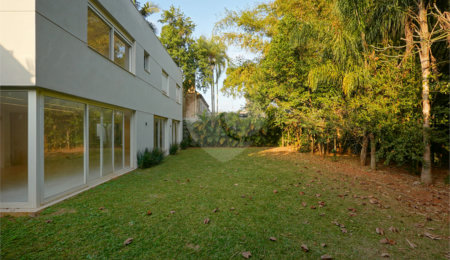Casa para alugar com 4 suítes no condomínio Hípica Garden, São Paulo - SP