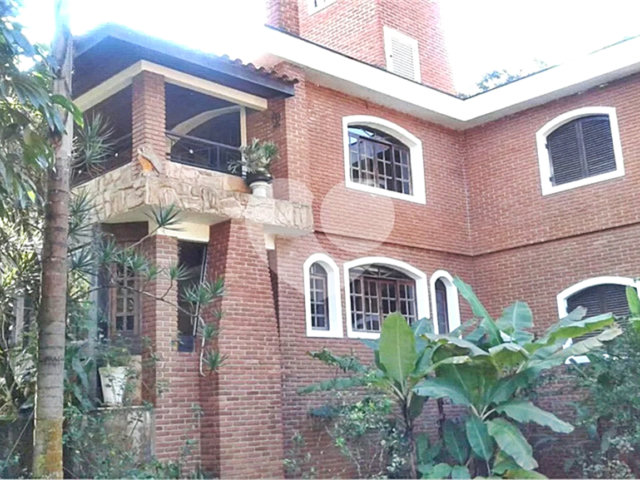 Casa à venda com 4 quartos, sendo 1 suíte,  no condomínio Associação Reserva das Hortênsias, Mairiporã - SP