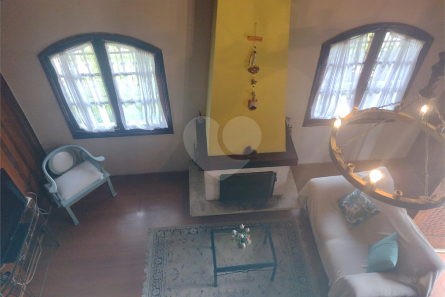 Casa à venda com 4 quartos, sendo 2 suítes,  no condomínio Cinco Lagos, Mairiporã - SP