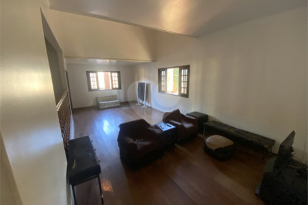 Casa à venda com 3 quartos, sendo 1 suíte, em Parque Residencial Monte Carlo, Ponta Porã, MS