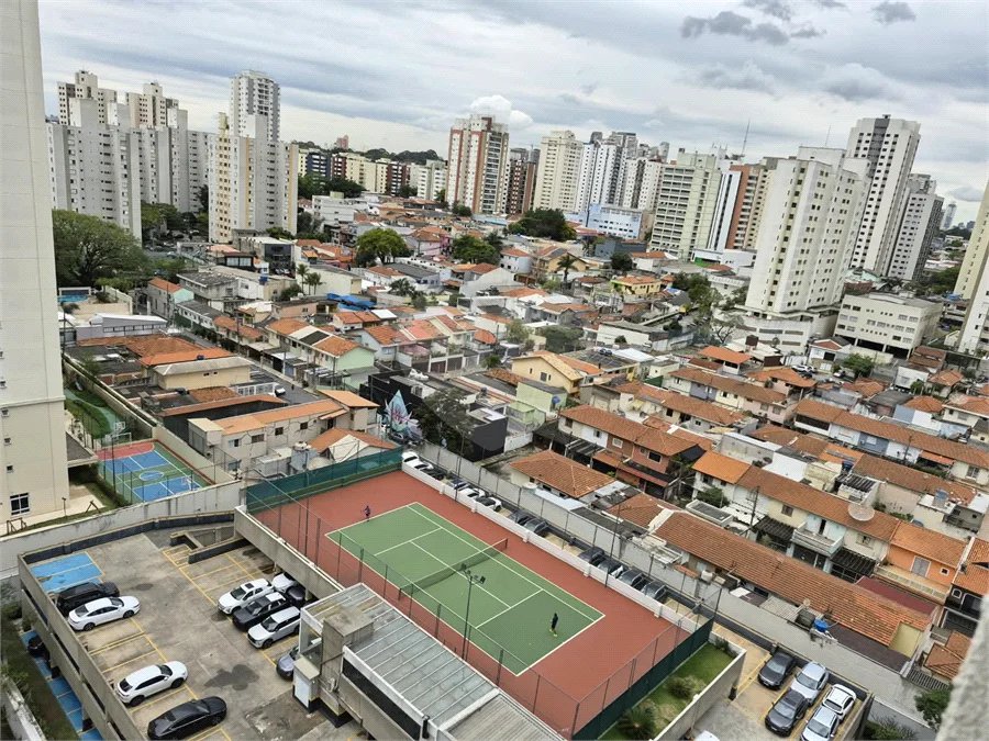 Oportunidade na Vila Leopoldina!! Apartamento com dois dormitórios, sendo uma suíte, dois banheiros, e com duas vagas.