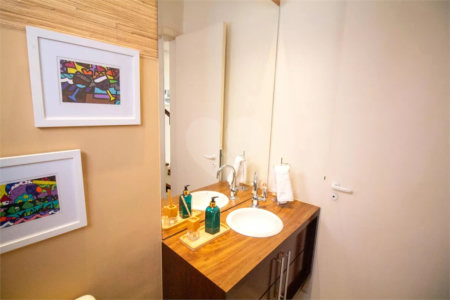 Casa à venda com 4 quartos, sendo 3 suítes, no condomínio Residencial Sans Souci, São Paulo - SP
