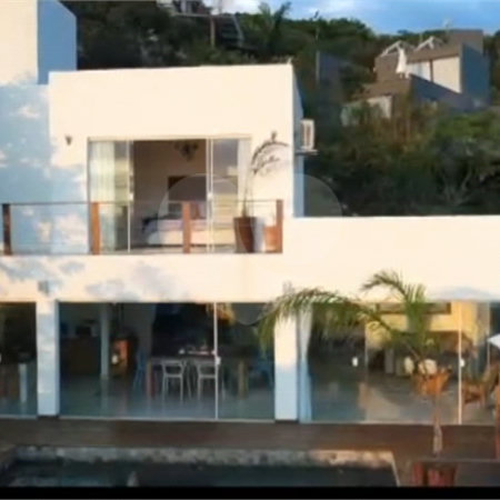 Casa à venda com 4 quartos, sendo 2 suítes,  em Albatroz, Armação dos Búzios, RJ